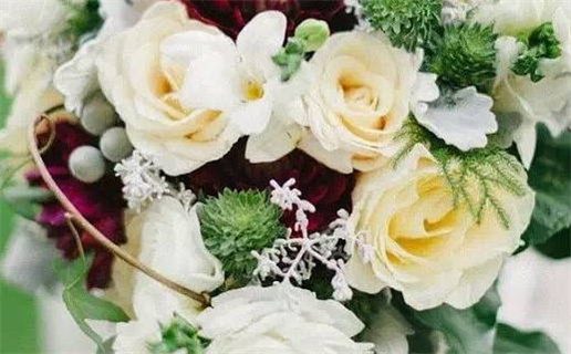 2035年农历八月廿二结婚黄道吉日 是办婚礼好日子吗